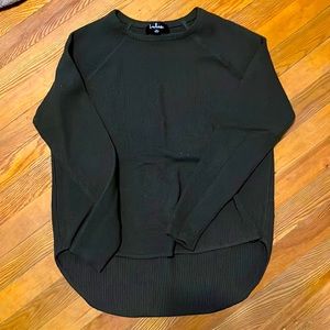 Worn once, Medium olive green Lulu’a sweater, goes great with leggings!